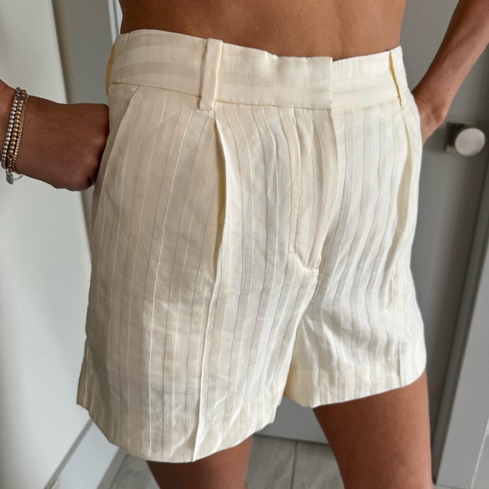 Banana Republic Cream Bermuda Shorts Tailored Design